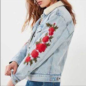 🛍 Levi’s 🛍 Lightwash Denim Sherpa Jacket